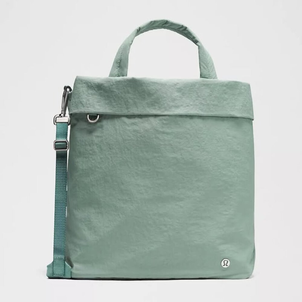 Lululemon On My Level Tote Bag 20L in Crater Blue, BNWT